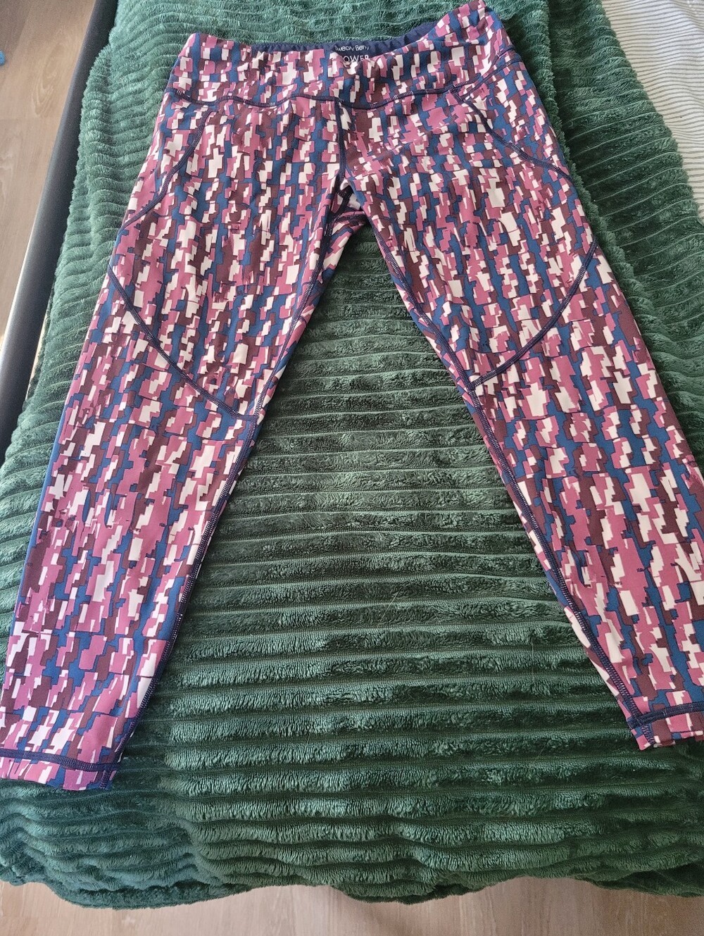 Sweaty Betty Patterned Athletic 7/8 Leggings in Pink, Blue & Cream Size Large